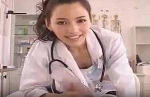 Tina Yuzuki es la guapa enfermera del porno asiática