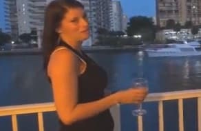 Tiffany Peston tiene sexo anal en el balcón de un carísimo hotel