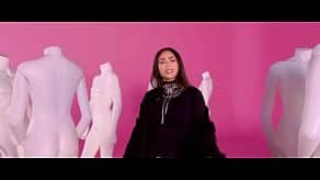 Chilena famosa Paloma Mami desnuda en su videoclip