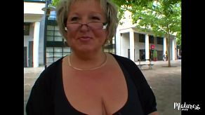 La abuela Carole May se lleva el dinero para hacer porno